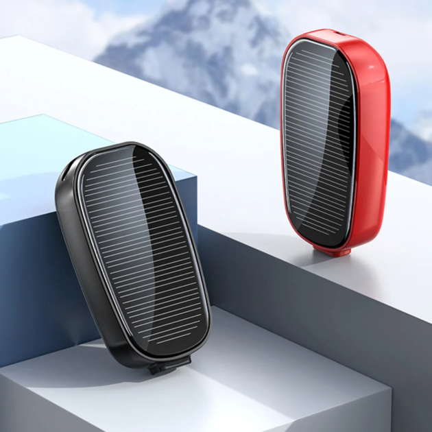 باور بانك قابل للشحن بالطاقة الشمسية